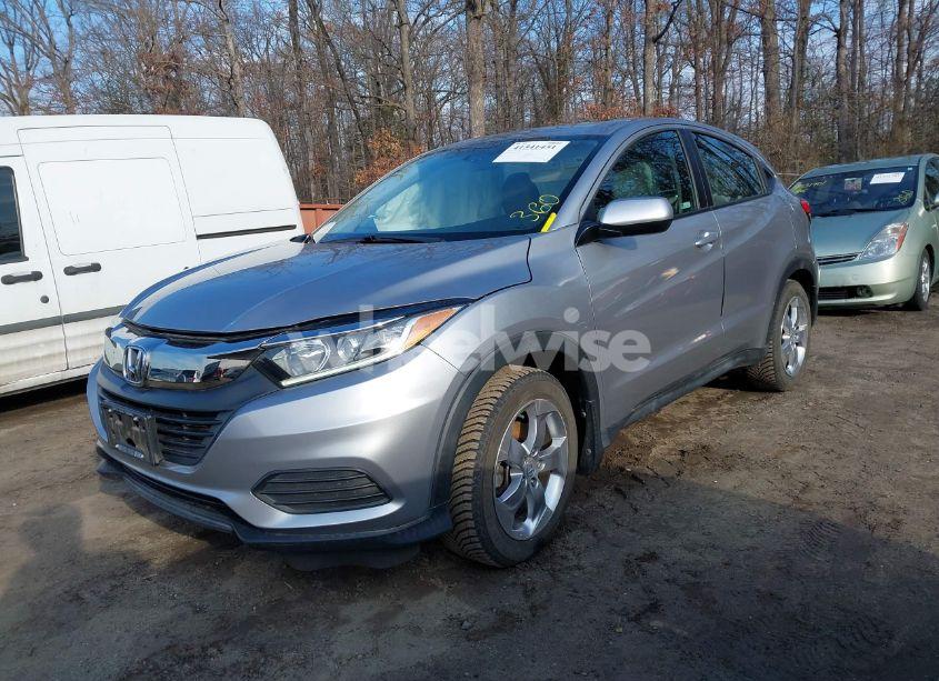 Photo 2 of 2019 Honda Hr-v LX (VIN 3CZRU6H36KG710994)