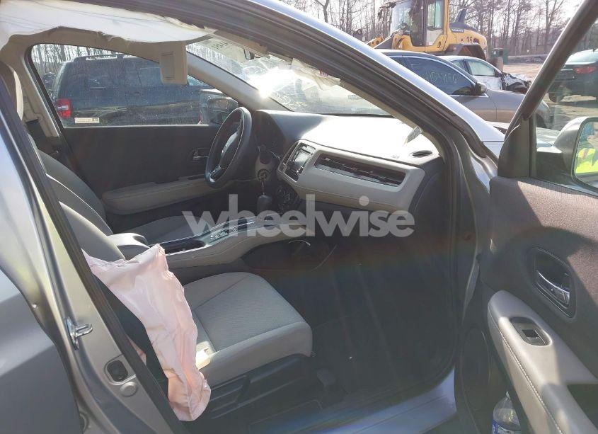 Photo 5 of 2019 Honda Hr-v LX (VIN 3CZRU6H36KG710994)