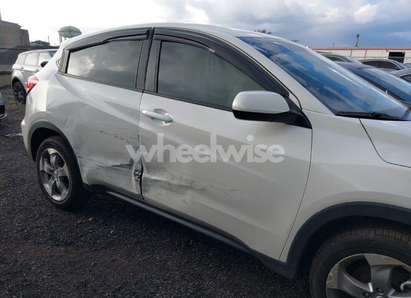 Photo 6 of 2022 Honda Hr-v AWD LX (VIN 3CZRU6H36NM765967)