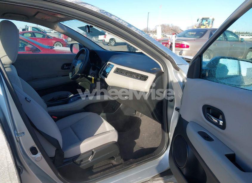 Photo 5 of 2016 Honda Hr-v LX (VIN 3CZRU6H37GM742233)