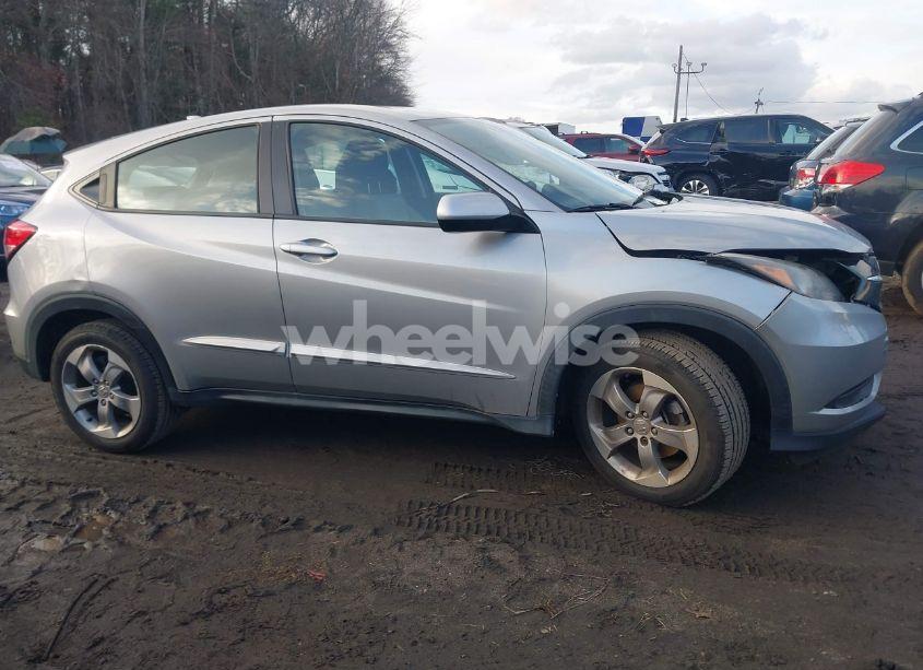 Photo 13 of 2018 Honda Hr-v LX (VIN 3CZRU6H37JG721789)