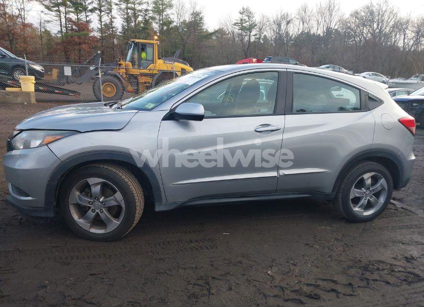 Photo 14 of 2018 Honda Hr-v LX (VIN 3CZRU6H37JG721789)