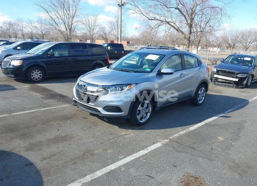 Photo 2 of 2019 Honda Hr-v LX (VIN 3CZRU6H37KG705075)