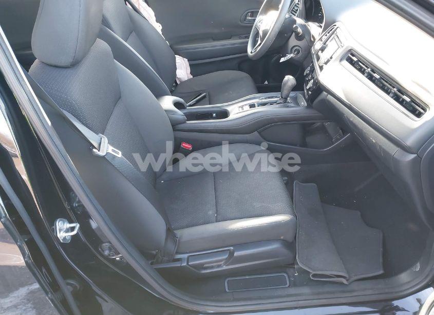 Photo 5 of 2019 Honda Hr-v LX (VIN 3CZRU6H37KG732437)