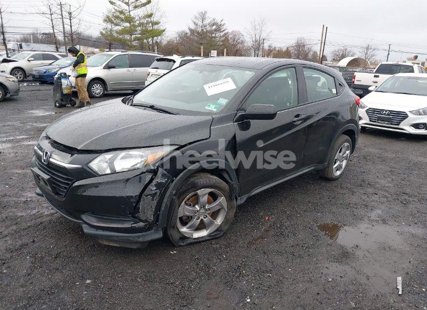 Photo 2 of 2017 Honda Hr-v LX (VIN 3CZRU6H38HG710083)