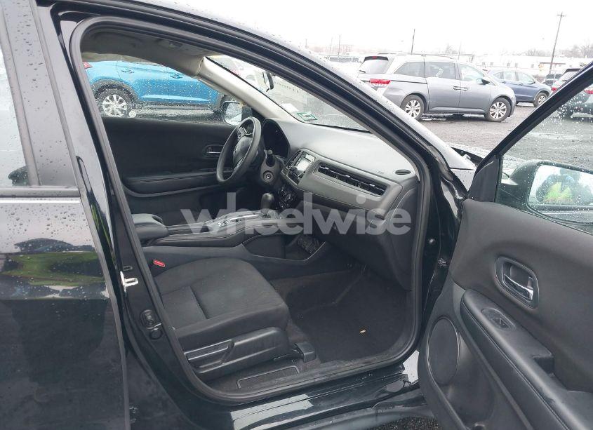 Photo 5 of 2017 Honda Hr-v LX (VIN 3CZRU6H38HG710083)