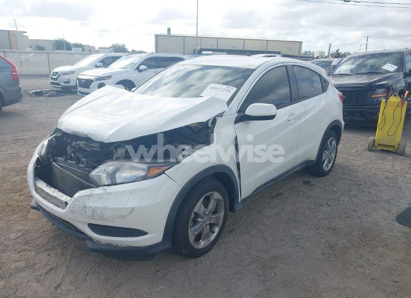Photo 2 of 2018 Honda Hr-v LX (VIN 3CZRU6H38JM717848)