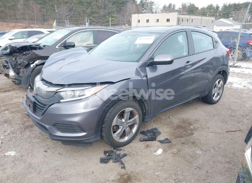 Photo 2 of 2019 Honda Hr-v LX (VIN 3CZRU6H38KG702167)
