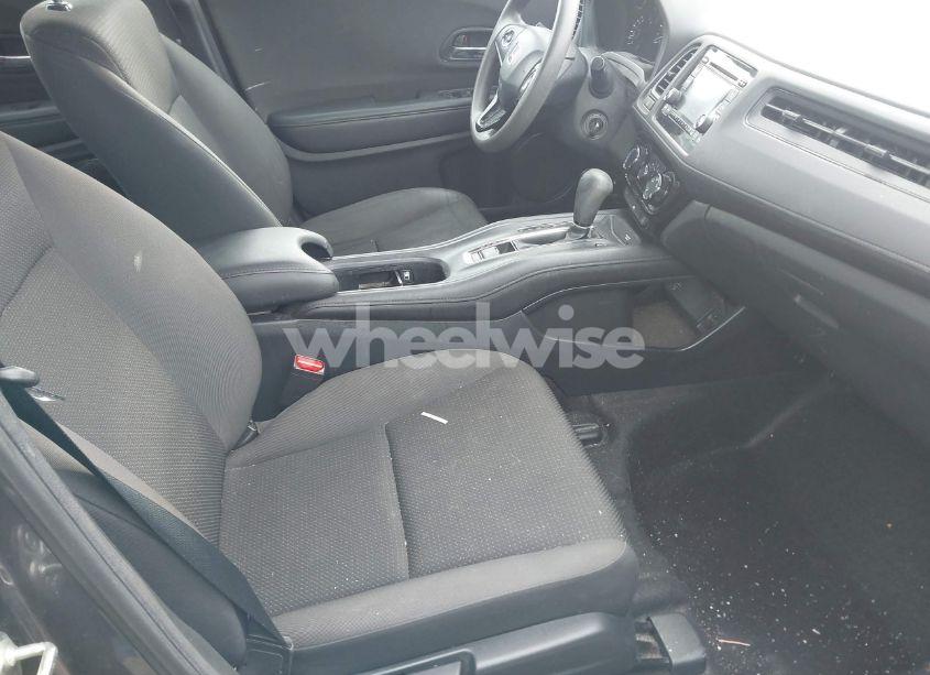 Photo 5 of 2019 Honda Hr-v LX (VIN 3CZRU6H38KG702167)