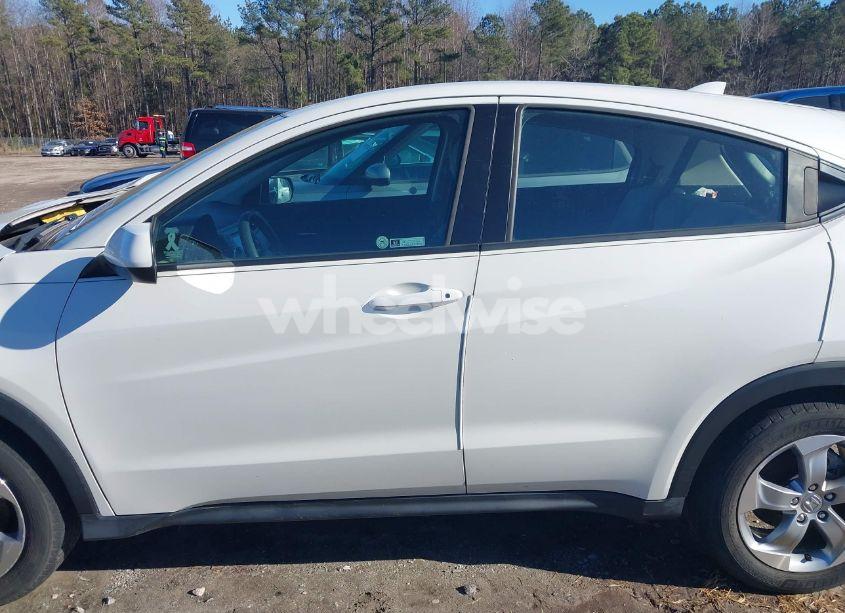 Photo 14 of 2019 Honda Hr-v LX (VIN 3CZRU6H38KM701909)