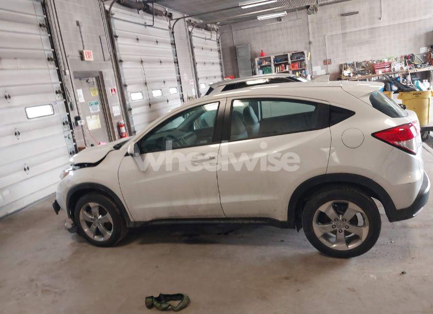 Photo 14 of 2019 Honda Hr-v LX (VIN 3CZRU6H38KM703725)