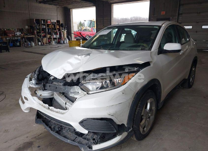 Photo 2 of 2019 Honda Hr-v LX (VIN 3CZRU6H38KM703725)
