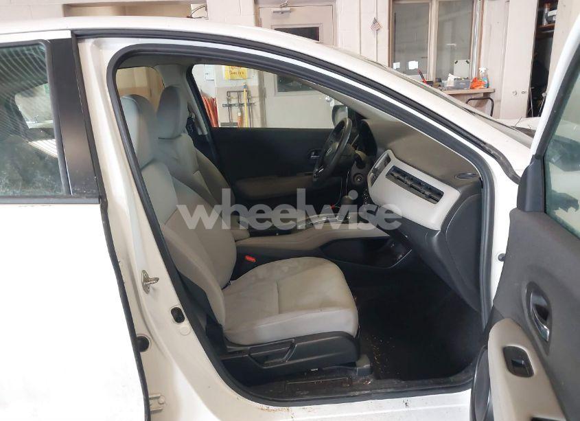 Photo 5 of 2019 Honda Hr-v LX (VIN 3CZRU6H38KM703725)