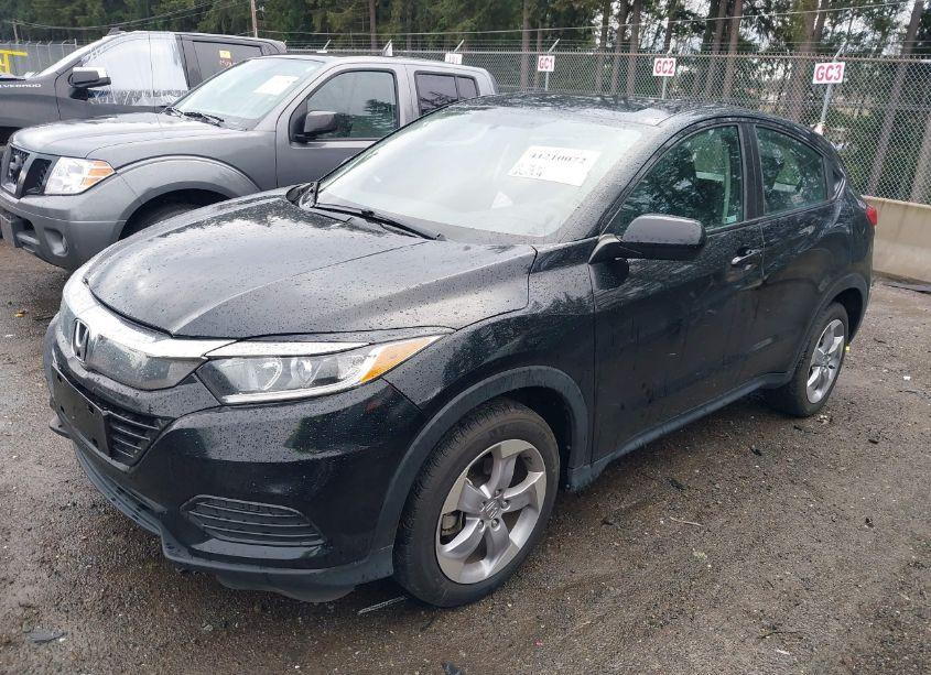 Photo 2 of 2019 Honda Hr-v LX (VIN 3CZRU6H38KM743240)