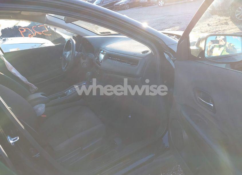 Photo 5 of 2022 Honda Hr-v AWD LX (VIN 3CZRU6H38NM769857)