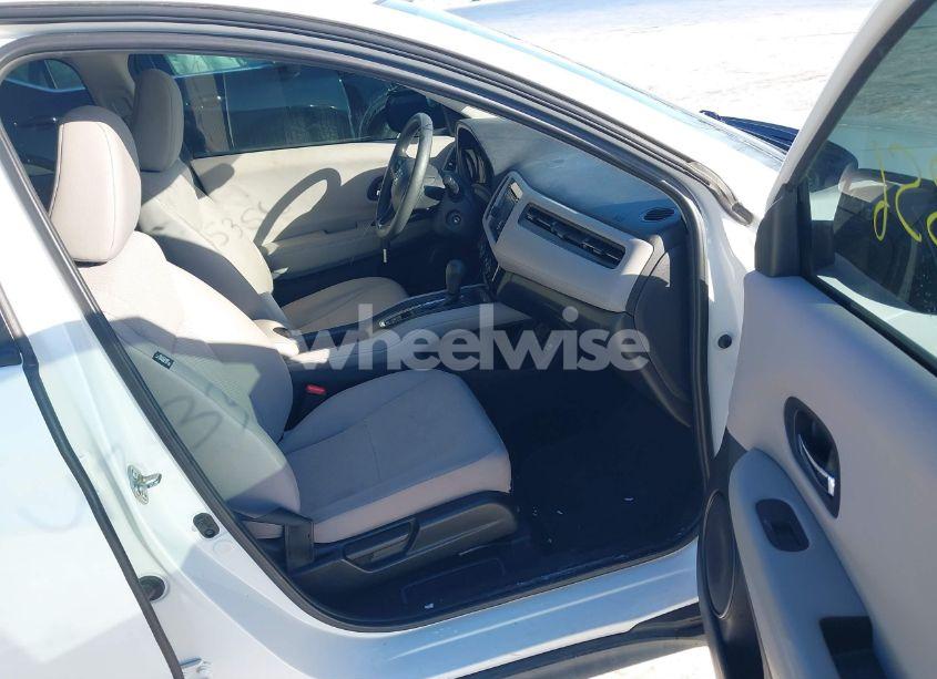 Photo 5 of 2017 Honda Hr-v LX (VIN 3CZRU6H39HM712152)