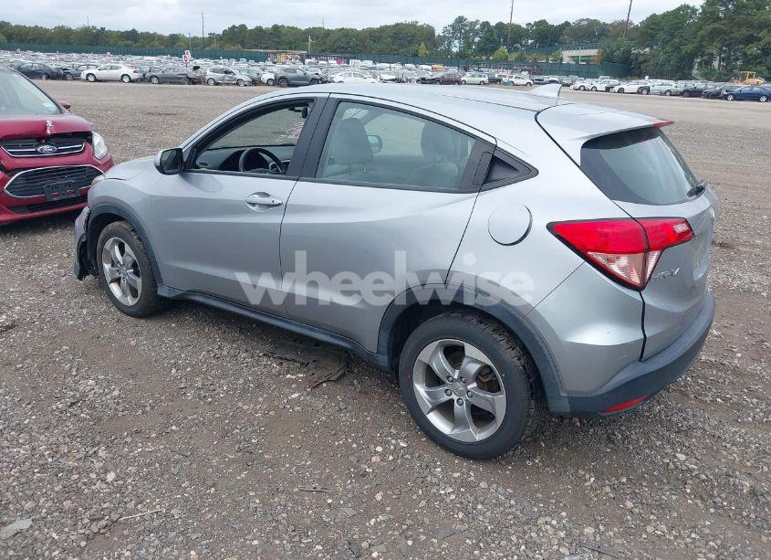 Photo 3 of 2018 Honda Hr-v LX (VIN 3CZRU6H39JG712639)