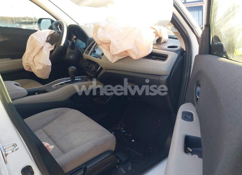 Photo 5 of 2019 Honda Hr-v LX (VIN 3CZRU6H39KM701921)