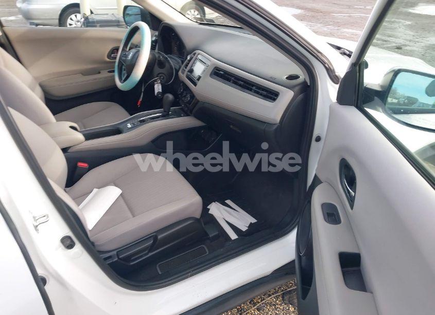 Photo 5 of 2017 Honda Hr-v LX (VIN 3CZRU6H3XHM732667)