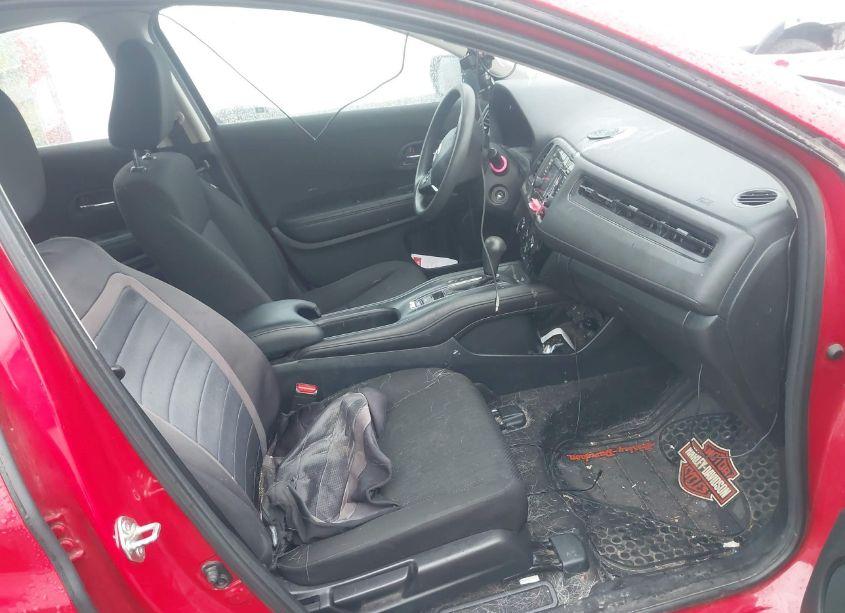 Photo 5 of 2018 Honda Hr-v LX (VIN 3CZRU6H3XJG700385)