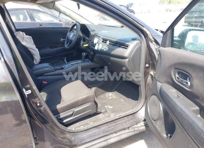 Photo 5 of 2018 Honda Hr-v LX (VIN 3CZRU6H3XJG717736)