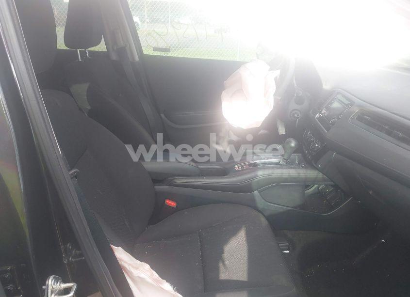 Photo 5 of 2018 Honda Hr-v LX (VIN 3CZRU6H3XJG721995)