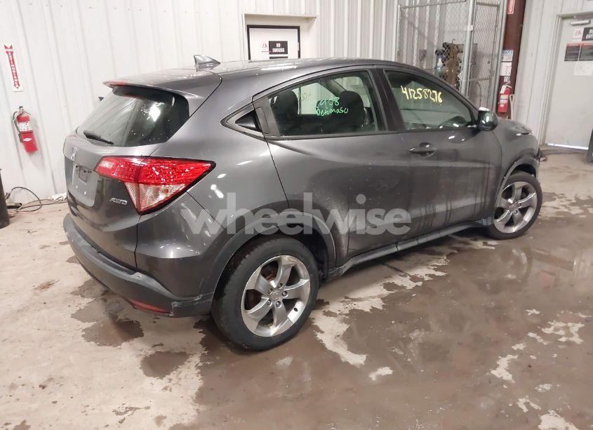 Photo 4 of 2018 Honda Hr-v LX (VIN 3CZRU6H3XJM728768)