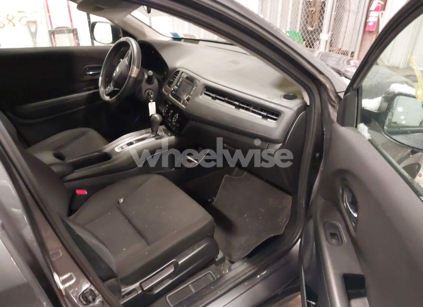 Photo 5 of 2018 Honda Hr-v LX (VIN 3CZRU6H3XJM728768)