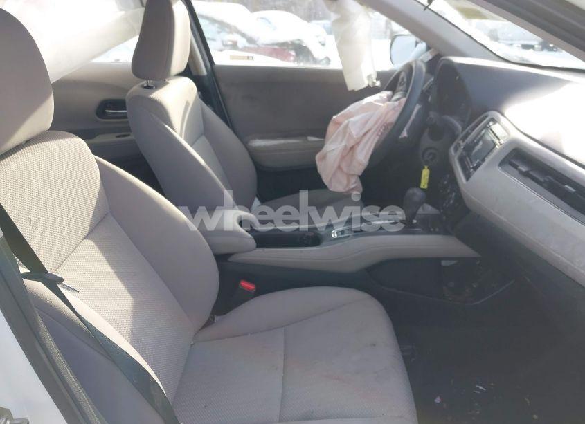 Photo 5 of 2018 Honda Hr-v LX (VIN 3CZRU6H3XJM731041)