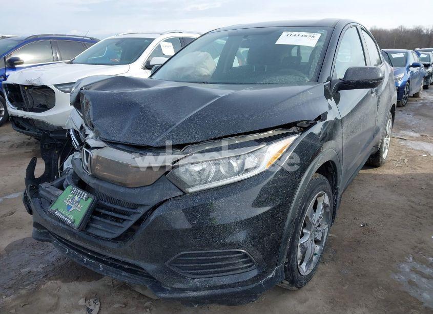 Photo 2 of 2019 Honda Hr-v LX (VIN 3CZRU6H3XKG707855)