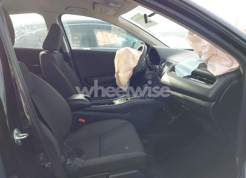 Photo 5 of 2019 Honda Hr-v LX (VIN 3CZRU6H3XKG707855)