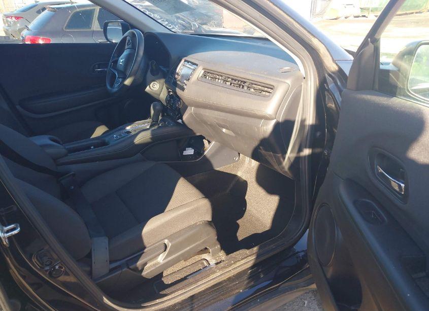 Photo 5 of 2019 Honda Hr-v LX (VIN 3CZRU6H3XKG710576)