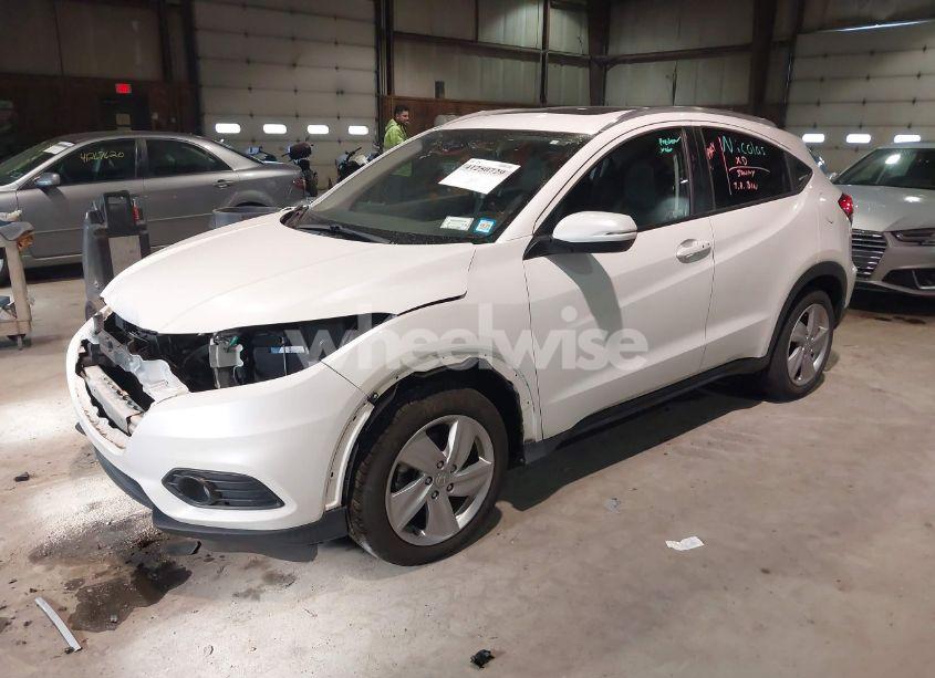 Photo 2 of 2019 Honda Hr-v EX-L (VIN 3CZRU6H72KM716506)