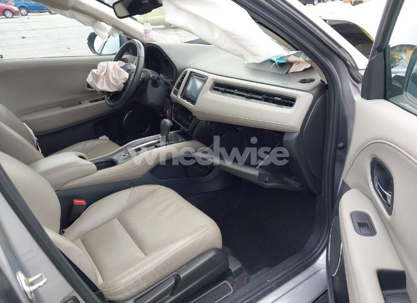 Photo 5 of 2017 Honda Hr-v (VIN 3CZRU6H7XHM702894)