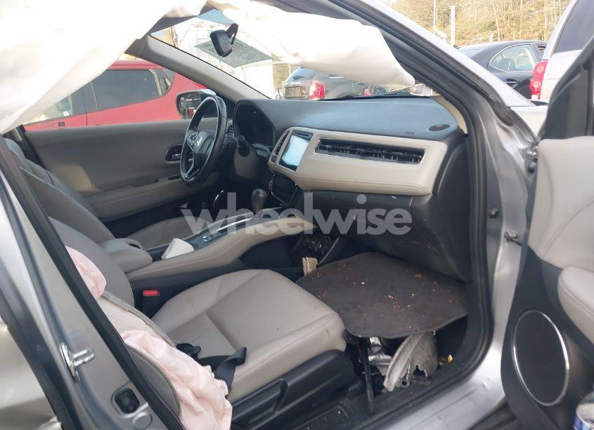 Photo 5 of 2018 Honda Hr-v EX-L (VIN 3CZRU6H7XJM703324)