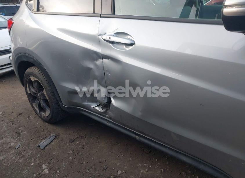 Photo 6 of 2018 Honda Hr-v EX-L (VIN 3CZRU6H7XJM703324)