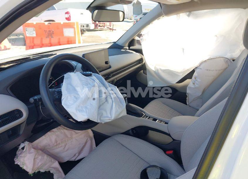 Photo 5 of 2024 Honda Hr-v 2WD LX (VIN 3CZRZ1H30RM721120)