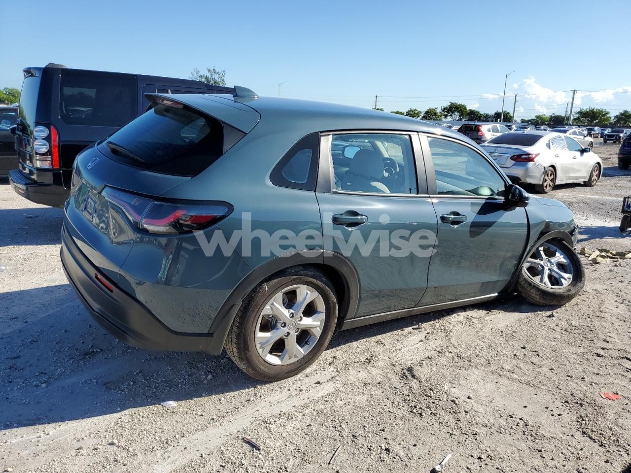 Photo 3 of 2025 HONDA HR-V LX (VIN 3CZRZ1H30SM750705)