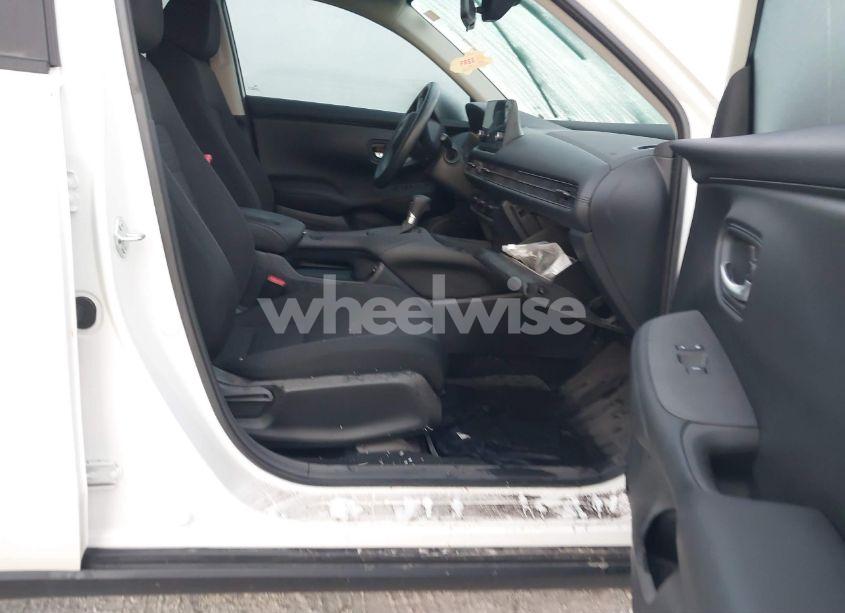 Photo 5 of 2024 Honda Hr-v 2WD LX (VIN 3CZRZ1H32RM747895)