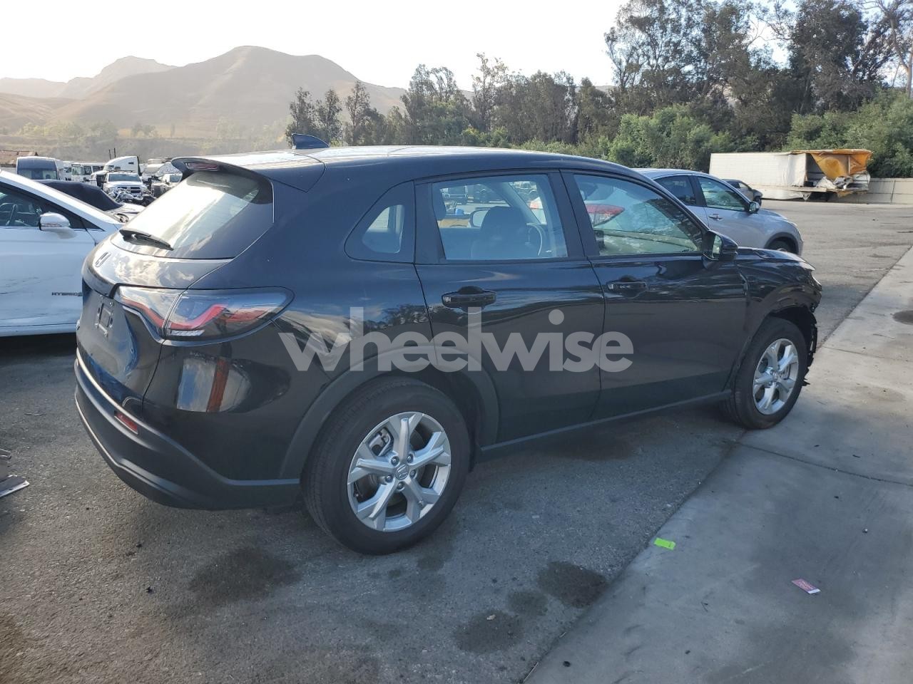 Photo 3 of 2025 HONDA HR-V LX (VIN 3CZRZ1H32SM729421)