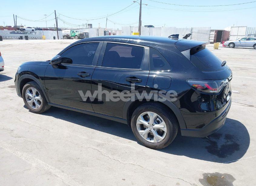 Photo 3 of 2024 Honda Hr-v 2WD LX (VIN 3CZRZ1H33RM735318)