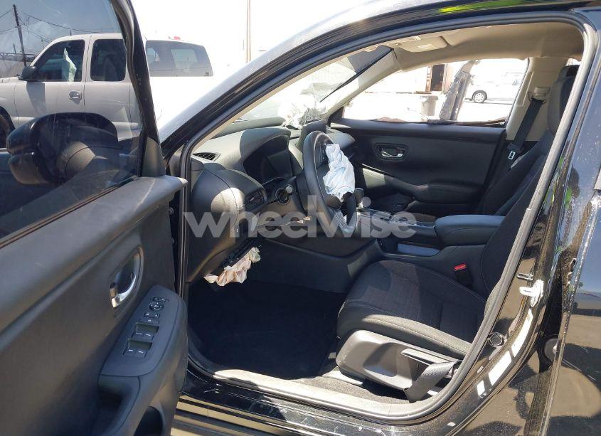 Photo 5 of 2024 Honda Hr-v 2WD LX (VIN 3CZRZ1H33RM735318)