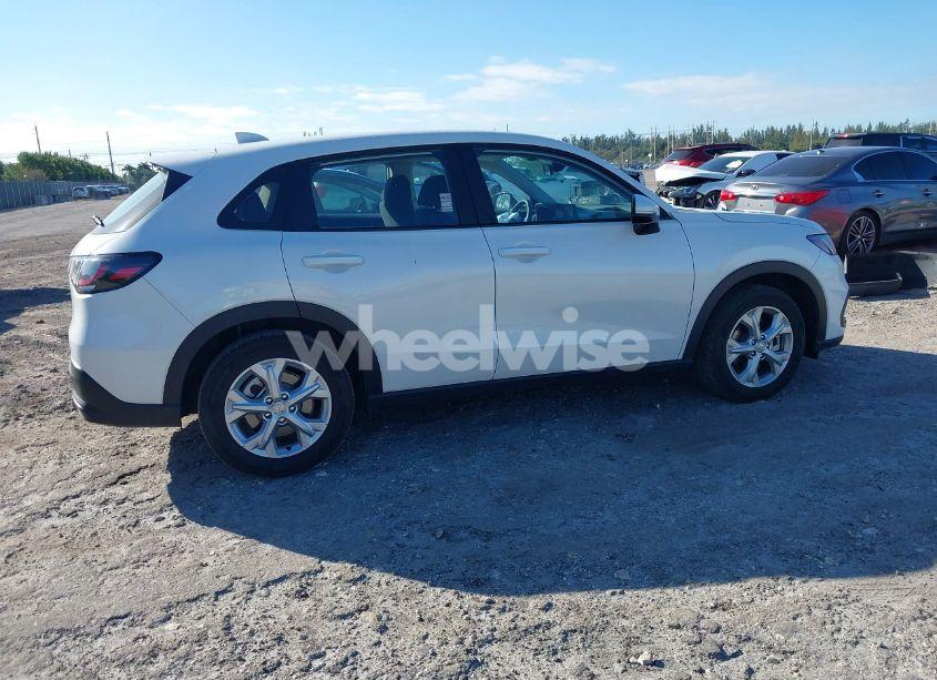 Photo 4 of 2024 Honda Hr-v 2WD LX (VIN 3CZRZ1H34RM738650)