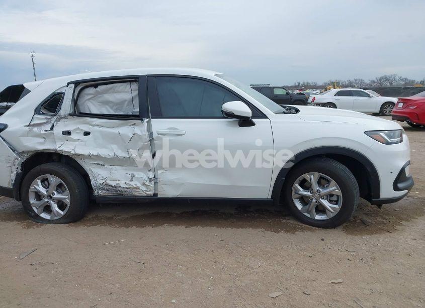 Photo 13 of 2024 Honda Hr-v 2WD LX (VIN 3CZRZ1H37RM731434)