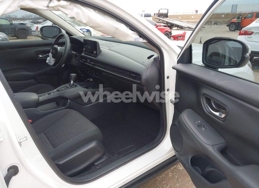 Photo 5 of 2024 Honda Hr-v 2WD LX (VIN 3CZRZ1H37RM731434)