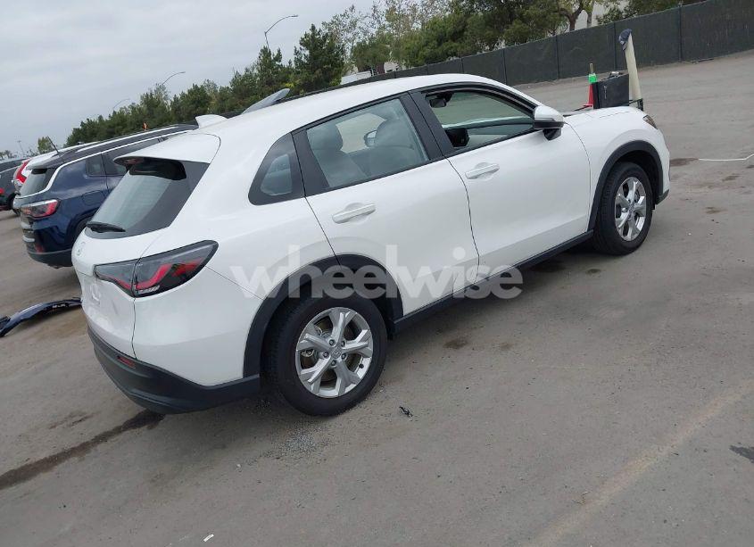 Photo 4 of 2025 Honda Hr-v 2WD LX (VIN 3CZRZ1H3XSM721213)
