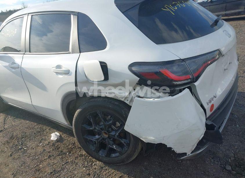 Photo 6 of 2024 Honda Hr-v 2WD SPORT/2WD SPORT W/O BSI (VIN 3CZRZ1H50RM728277)