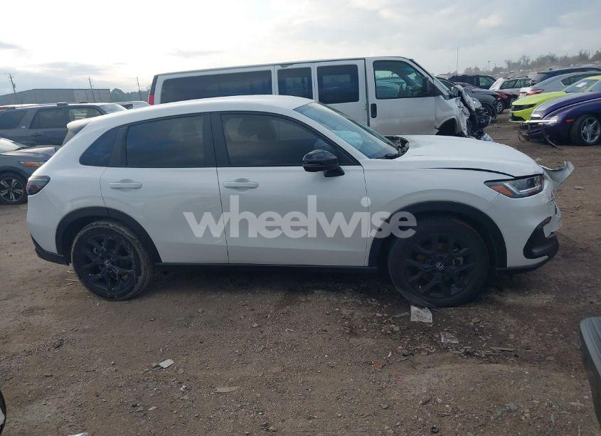 Photo 13 of 2024 Honda Hr-v (VIN 3CZRZ1H50RM741904)