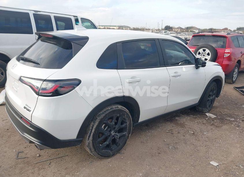 Photo 4 of 2024 Honda Hr-v (VIN 3CZRZ1H50RM741904)