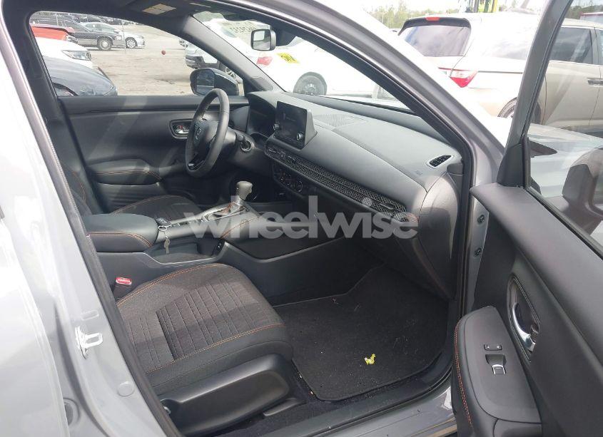 Photo 5 of 2025 Honda Hr-v 2WD SPORT (VIN 3CZRZ1H5XSM701982)